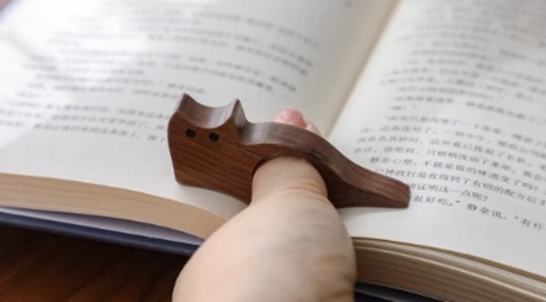 Vintage Wooden Thumb Book Ring – One-Hand Reading Aid & Retro Page Holder!