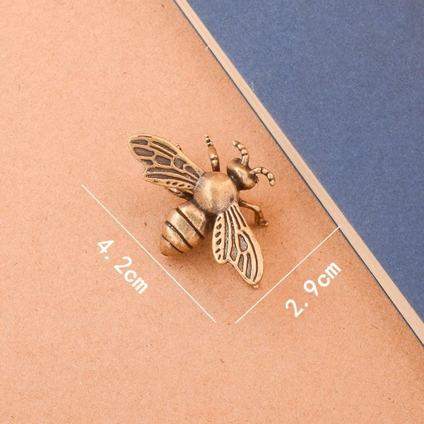 Brass Bumblebee Figurine: Charming Antique-Style Desk Decor