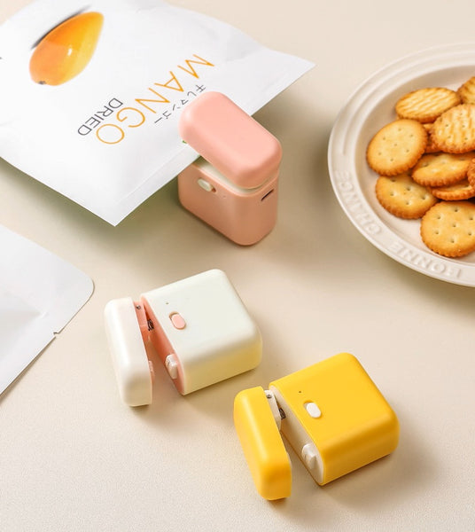 Adorable Mini Bag Sealer: Fridge Magnet Snack Freshness Hero