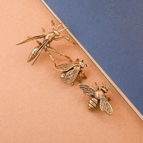 Brass Bumblebee Figurine: Charming Antique-Style Desk Decor
