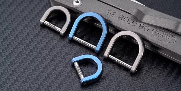 Titanium EDC Rotating Horseshoe Keychain – Stirrup Style Swagger