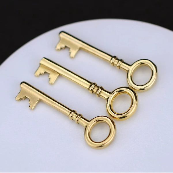 Vintage Brass Ancient Key Pure Copper Handmade Keychain Pendant - Unisex Retro Charm
