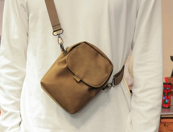 Vintage Minimalist Men’s Crossbody Bag: Trendy, Lightweight & Daily Phone Shoulder Pouch