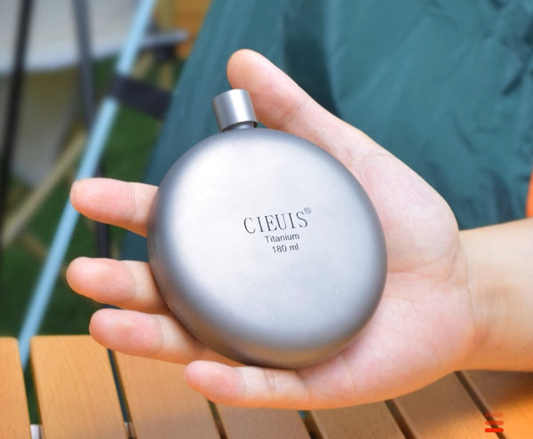 Pure Titanium Mini Flask: Sleek Whiskey & Liquor Carrier