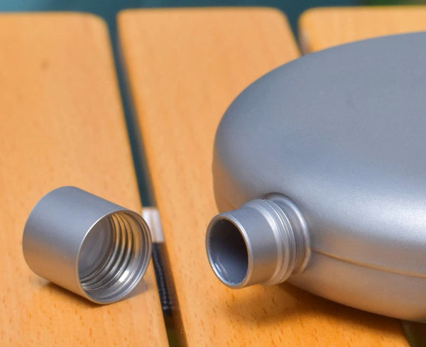 Pure Titanium Mini Flask: Sleek Whiskey & Liquor Carrier