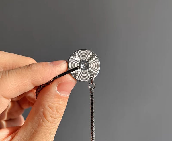 American Luxury Vinyl Record Silver Clavicle Chain – Chic Unisex Necklace