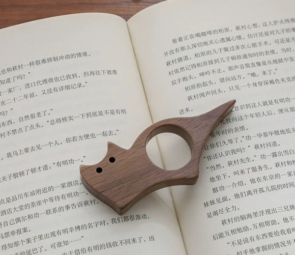 Vintage Wooden Thumb Book Ring – One-Hand Reading Aid & Retro Page Holder!