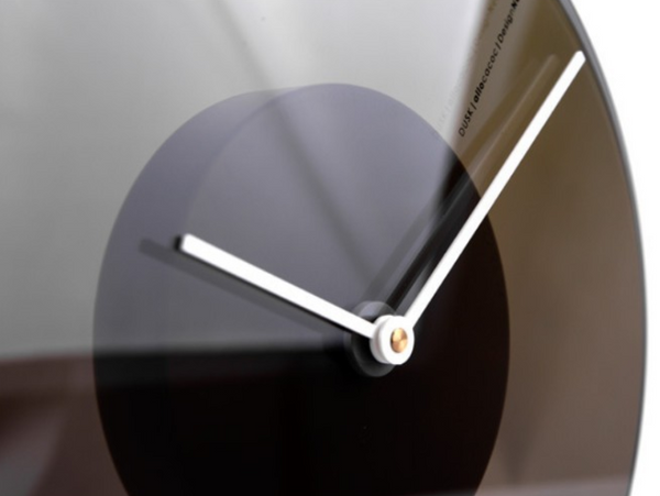 Cool Minimalist Gradient-Changing Wall Clock, for Office, Livingroom, Bedroom and More