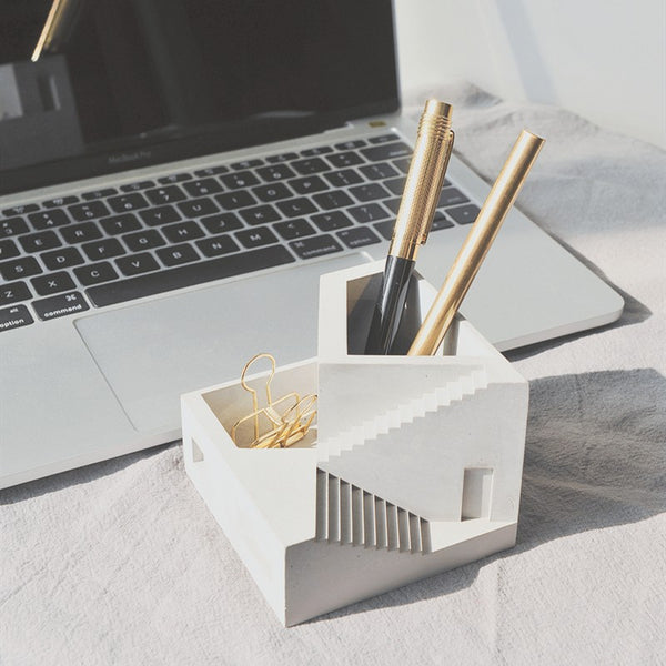 Creative Miniature Building Pen Holder & Desktop Decoration, for Pencils, Makeup Brushes, Toothbrushes & More