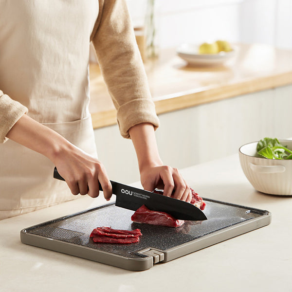 Cutting Board with Built-In Knife Sharpener, Garlic Grater, Juice Catcher & Slip-Resistant Bottom, for Meat, Vegetable, Cheese