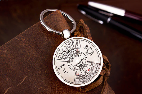 Unique Perpetual Calendar Keychain, with 50 Years (2007-2056) Calendar, Sun/Moon Carving, Best Accessory and Creative Gift for Christmas & New Year