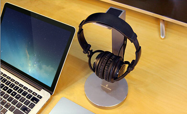 The Amazing 3-Port USB3.0 Hub with Headphone Stand